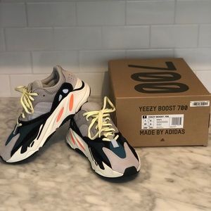 AUTHENTIC YEEZY BOOST 700 - Size 7 - WAVE RUNNER